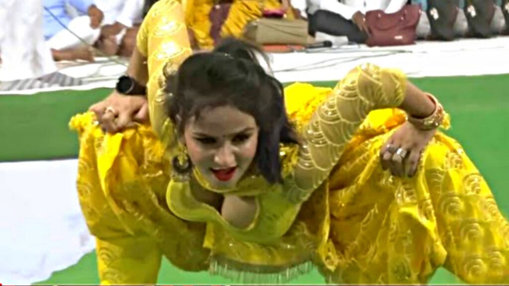 Sunita Baby Dance Haryanvi Dance Video: सुनीता बेबी ने मटकाई ऐसे कमर , देख नौजवानों का दिल हुआ घायल