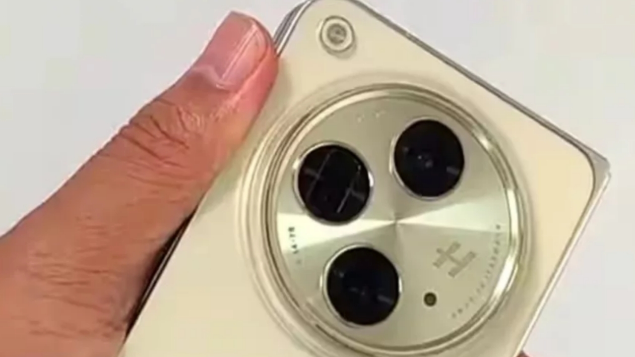 Picsart 23 10 16 13 02 18 320