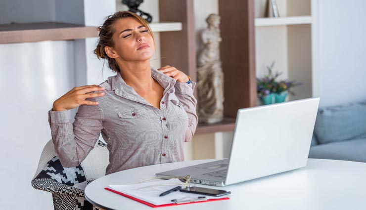 shoulder pain on laptop wor 1596704023 lb shoulder pain on laptop wor 1596704023 lb