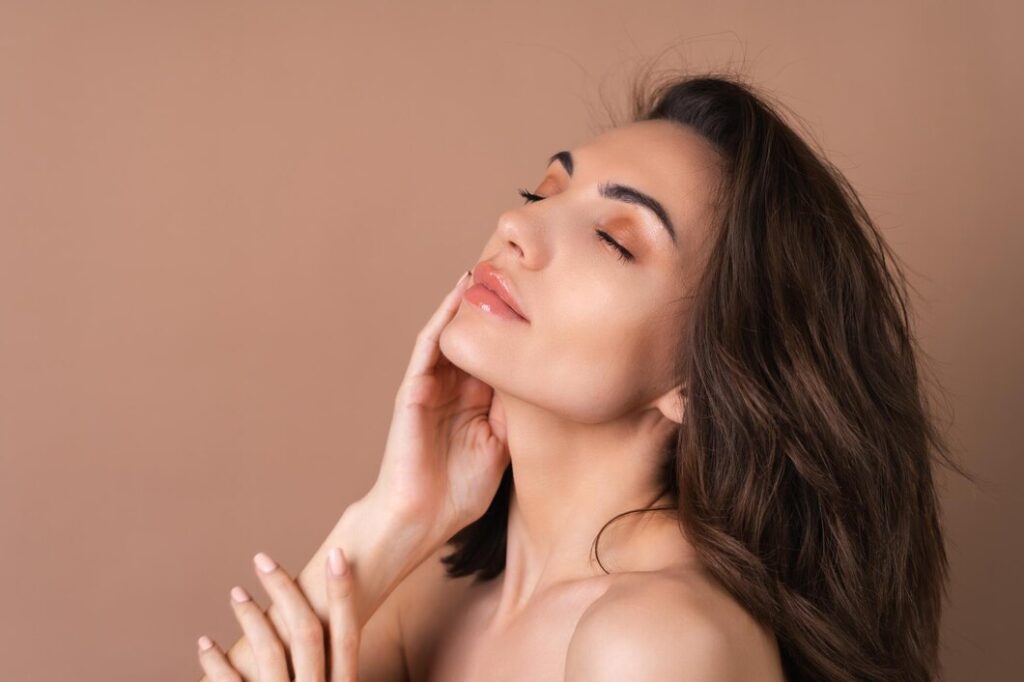 closeup beauty portrait topless woman with perfect skin natural makeup 343596 8255 closeup-beauty-portrait-topless-woman-with-perfect-skin-natural-makeup_343596-8255