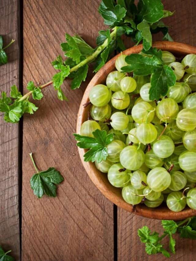 green-gooseberries-wooden-bowl_2829-13972