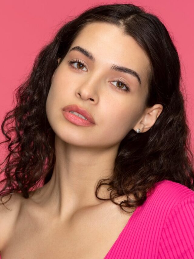 side-view-beautiful-woman-posing_23-2149479346