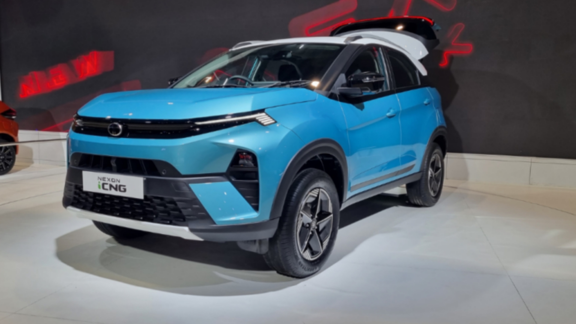 Picsart 24 08 11 09 04 30 315