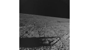 चंद्रयान-3 की पहली वर्षगांठ पर National Space Day बना खास, प्रज्ञान रोवर और विक्रम लैंडर ने साझा की चांद की दुर्लभ तस्वीरें