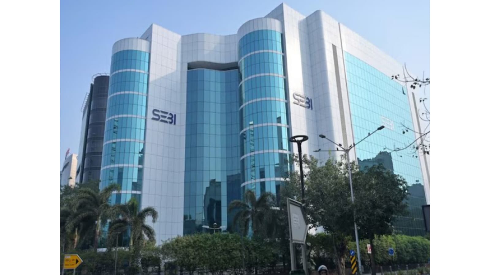 Foreign investers invested in shares