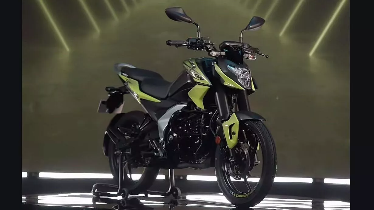 pulsar-n125-right-front-three-quarter-2