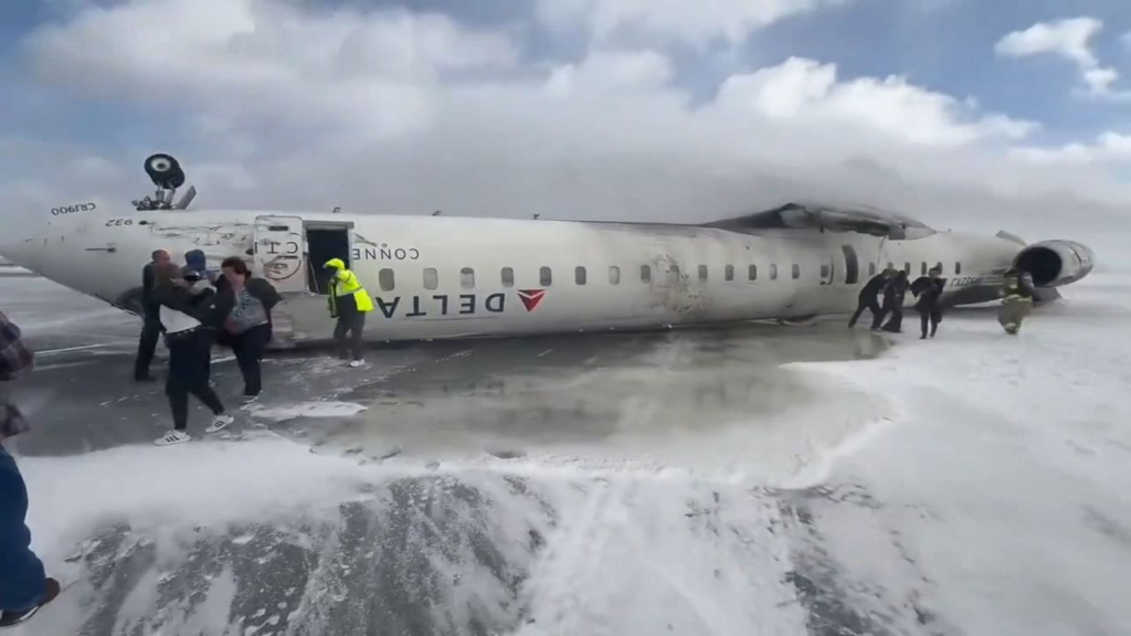 Canada Toronto Delta Plane Crash 3 Canada Toronto Delta Plane Crash