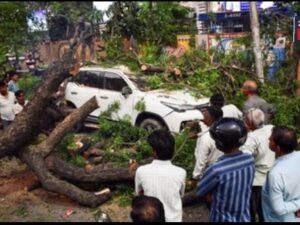 Severe storm wreaks havoc in Uttar Pradesh, causing panic as 89 people die