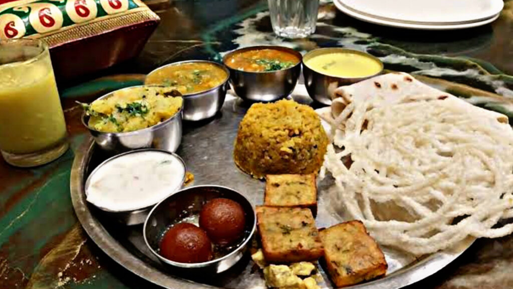 Make & eat this tasty recipe without garlic and onion in the month of Sawan