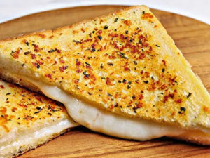 Make this quick mozzarella cheese sandwich for your kids’ lunch
