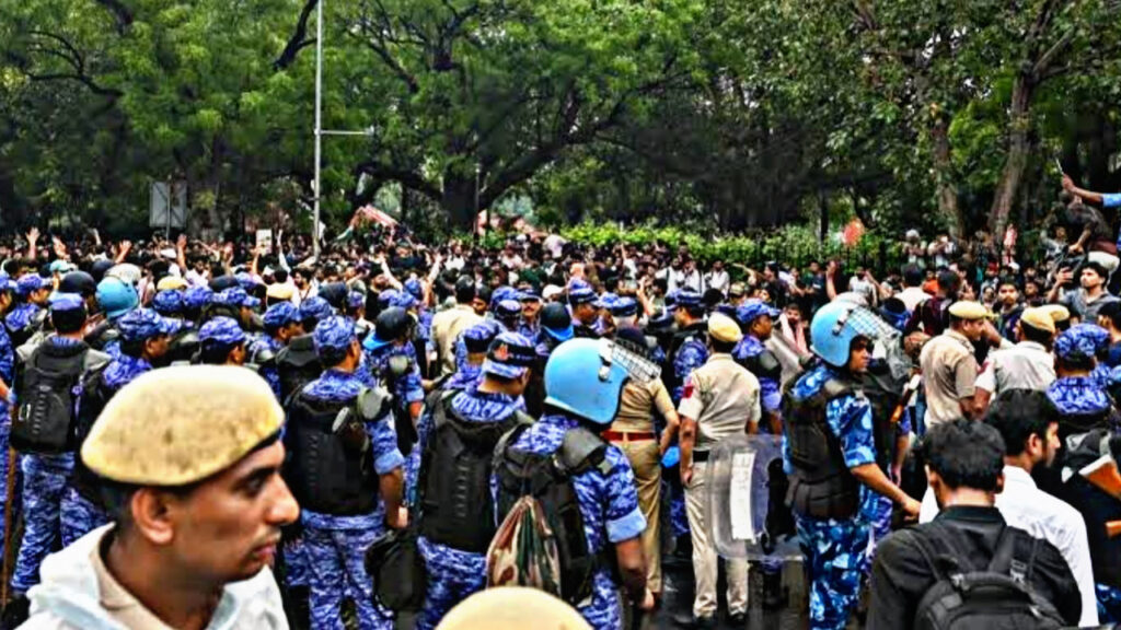 Delhi Police begins action against fake posts