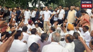 Rahul and Priyanka Sit on Protest Outside PM’s Residence, Demand Resignation of PM Modi and Amit Shah