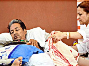 So, who is Sonam Wangchuk’s wife, Gitanjali Angmo, and what are her educational qualifications?