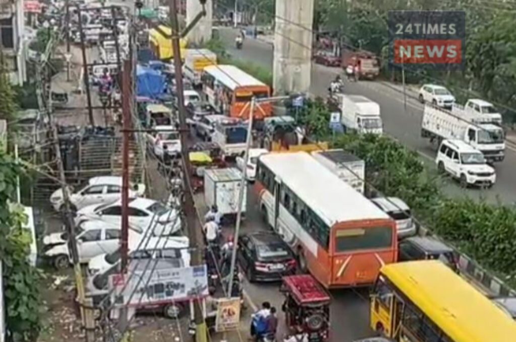 Traffic jam Massive Traffic Jam in Ghaziabad, Vehicles Crawl for 30 Minutes