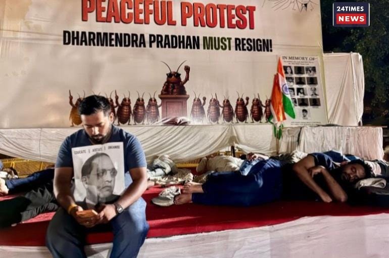 Why is the cockroach movement not ending? Protesters will sustain their sit-in until the Education Minister resigns.