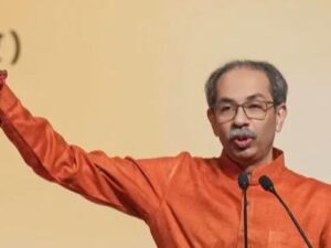 Shiv Sena issues legal notice to 6 MPs who joined the Shinde faction, sparking a new controversy in Maharashtra politics.