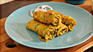 Make crispy and delicious onion cheela for breakfast, know the complete recipe
