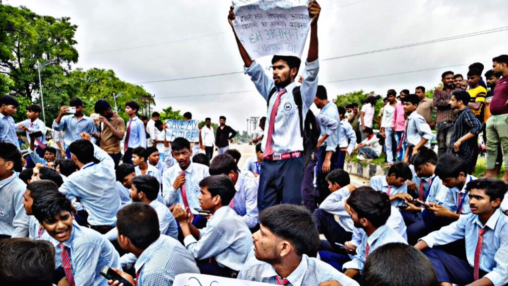 Students protest in Lucknow, block roads; minister arrives on scene and promises solution