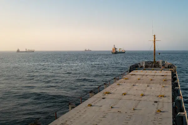 26int iran hormuz ktjw articleLarge