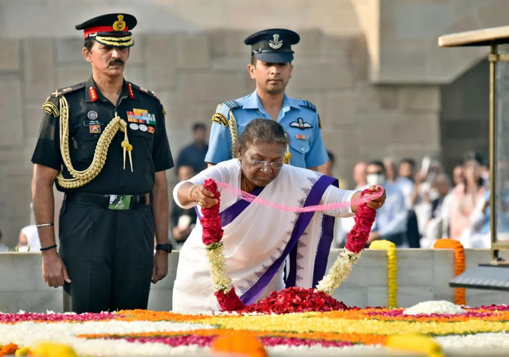 Droupadi Murmu India President homage Gandhi samadhi for 153 birthday October 2 2022