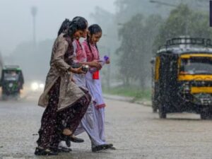 Heavy Rain Warning For 16 States In 12 Hours, Winds To Blow At 85 kmph, Know Details.