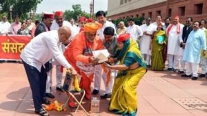 Opposition protests in Parliament over stolen offerings, SP MPs arrive with donation boxes