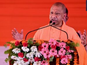 CM Yogi Attacks SP, Says ‘Uncle-Nephew Looted The People Of The State’