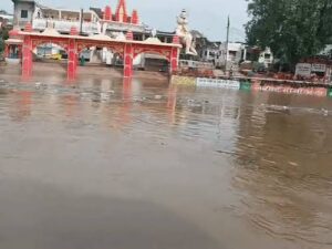 Uttar Pradesh: Chitrakoot on high alert as Mandakini River overflows.