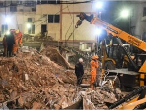 Big Government Action In Delhi Building Collapse, 5 Officers Suspended