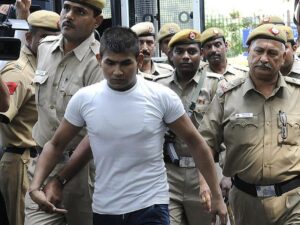 3 men posing as policemen in a Delhi park have been accused of gang-raping a minor; one has been arrested.