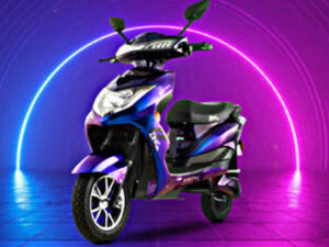 Buy Kinetic Green Zing with powerful battery and fast charging. Learn the details