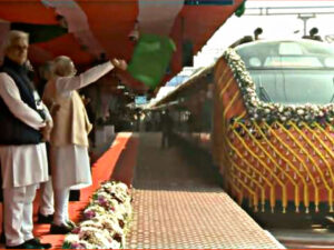 Vande Bharat Sleeper train starts running between Delhi and Varanasi!