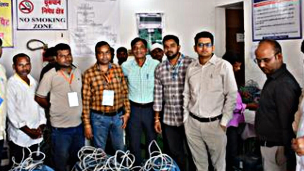 Preparations begin before the elections, DM inspects EVMs in Siddharthnagar!