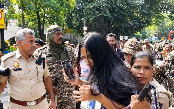 CJP Protest: 2 Policemen Injured In Stone-Pelting At Connaught Place, 50 Taken Into Custody